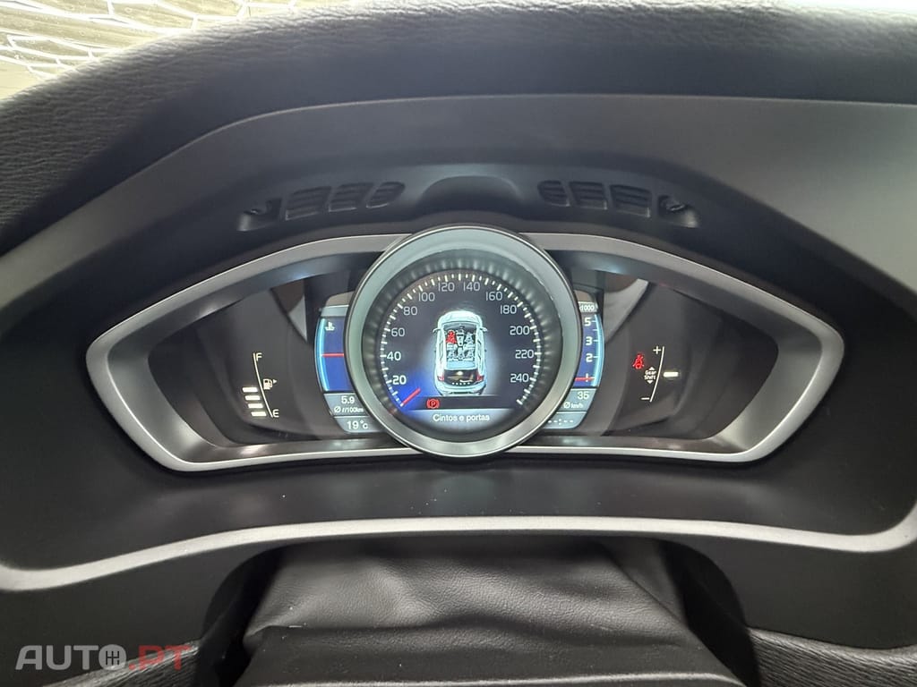 Volvo V40 1.6 D2 R-Design Momentum