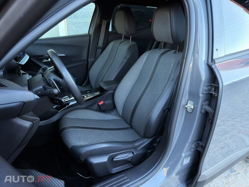 Peugeot 2008 1.2 Hybrid Allure e-DCS6
