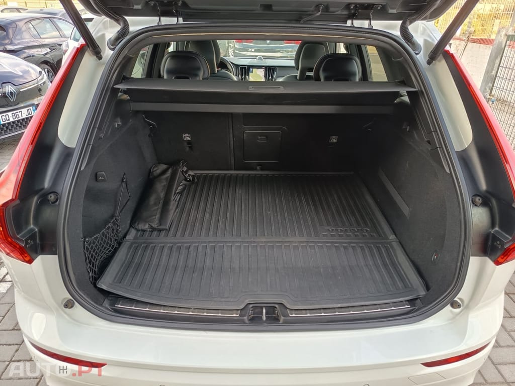 Volvo XC60 2.0 T8 PHEV R-Design AWD
