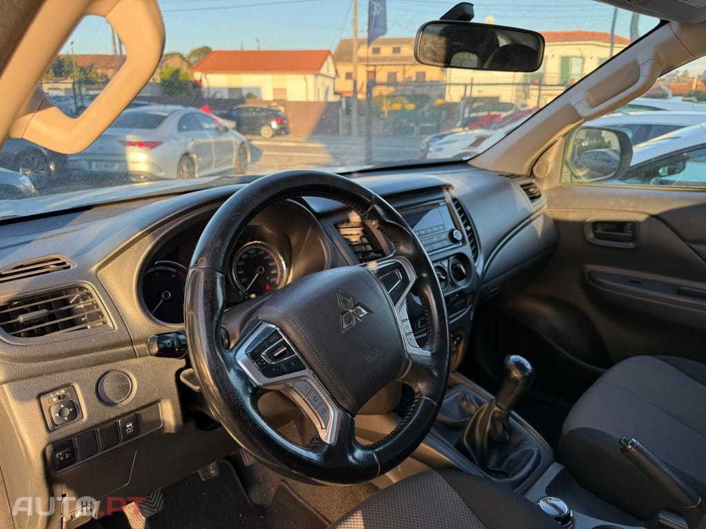 Mitsubishi L200 2.3 DI-D CD Invite 4WD