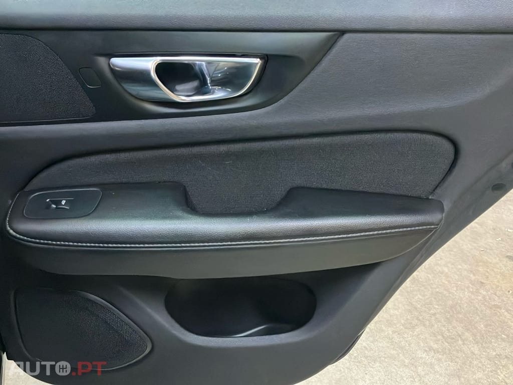 Volvo V60 2.0 B4 Momentum Plus Geartronic