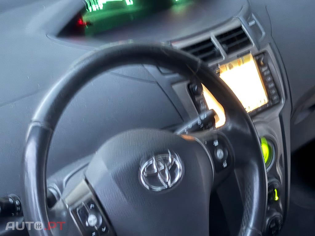Toyota Yaris C/ GPL. -  1.3 VVT-i High Pack +Navi & GPL