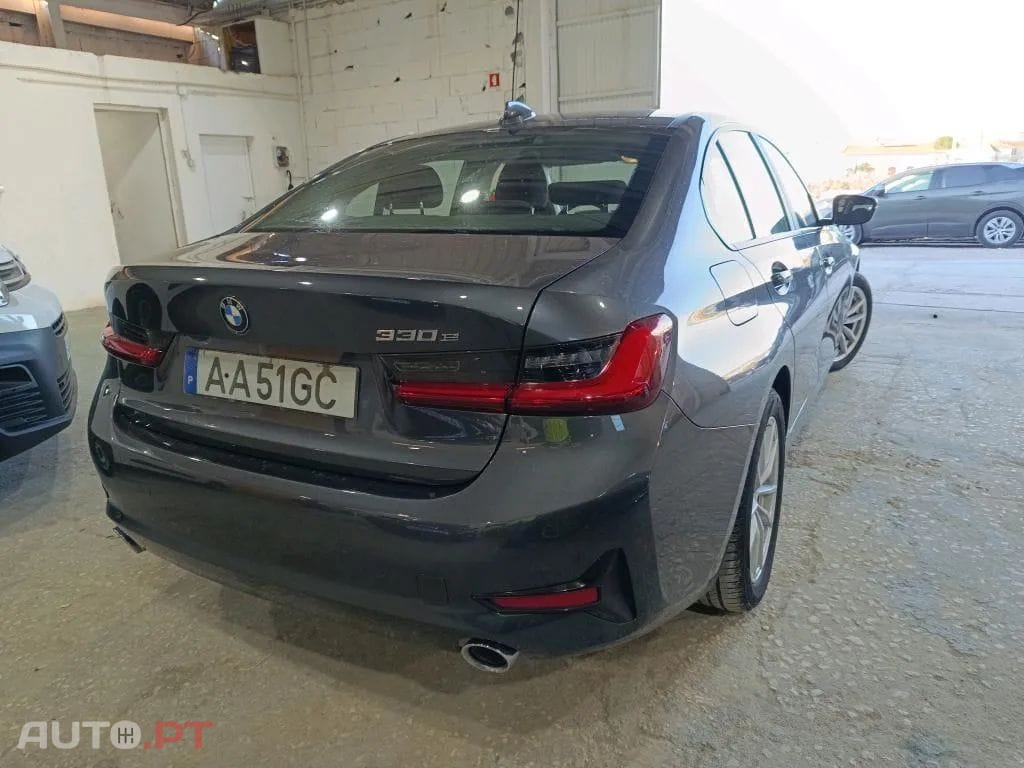 BMW 330 e Auto