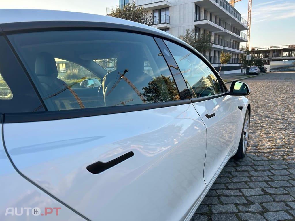 Tesla Model 3 Tração Traseira