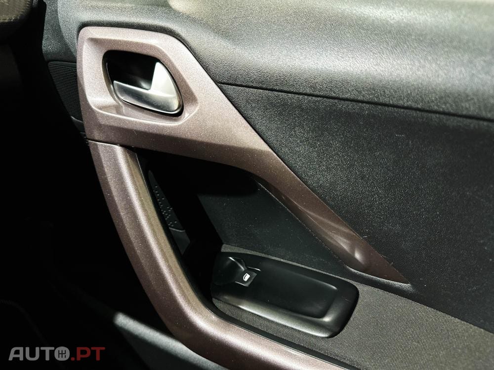 Peugeot 2008 1.6 e-HDi Allure 2-Tronic