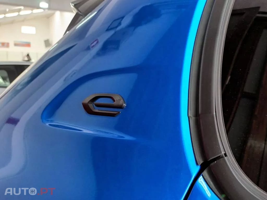 Peugeot E-208 GT