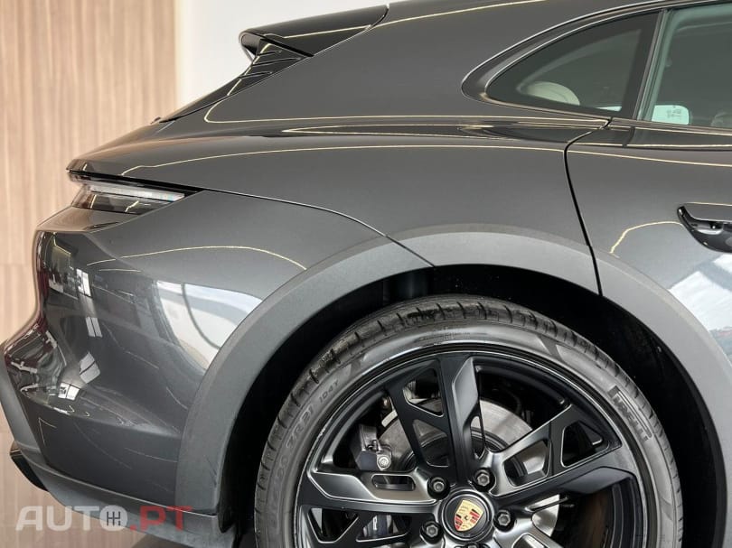 Porsche Taycan 4
