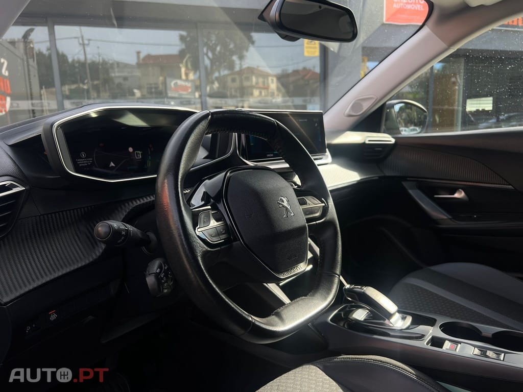 Peugeot E-2008 50 kWh Allure Pack