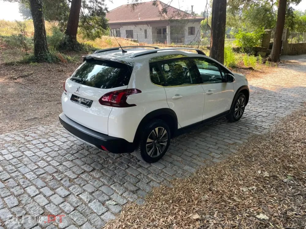 Peugeot 2008 1.2 PureTech Allure