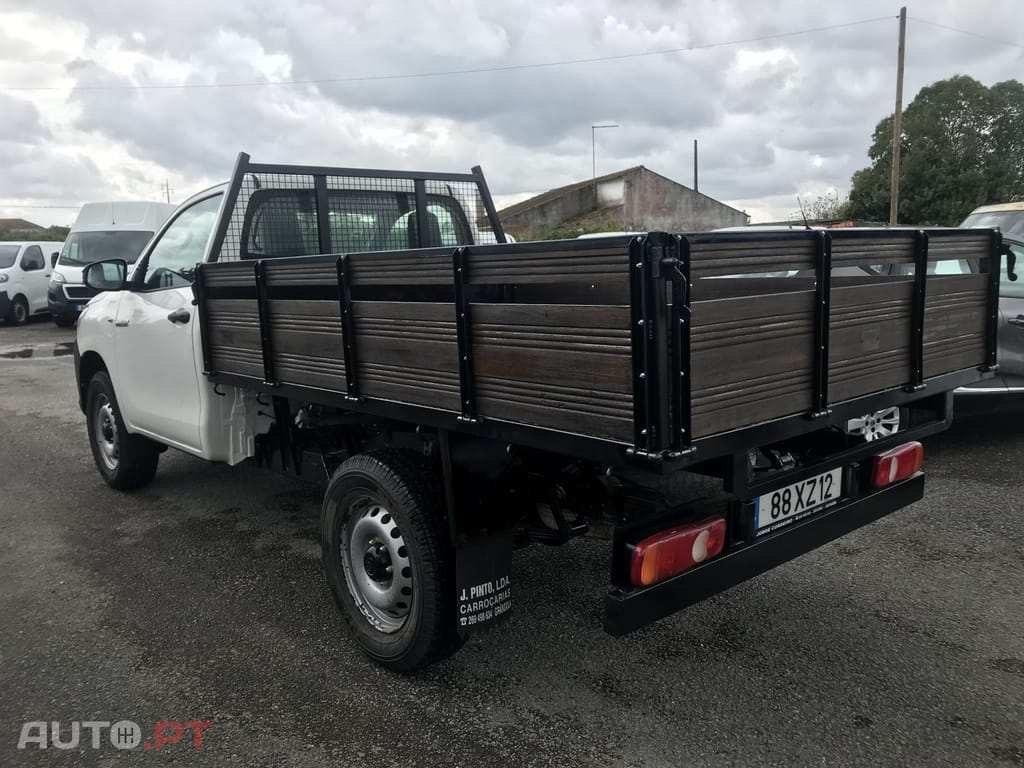 Toyota Hilux 2.4 D-4D 2WD CD