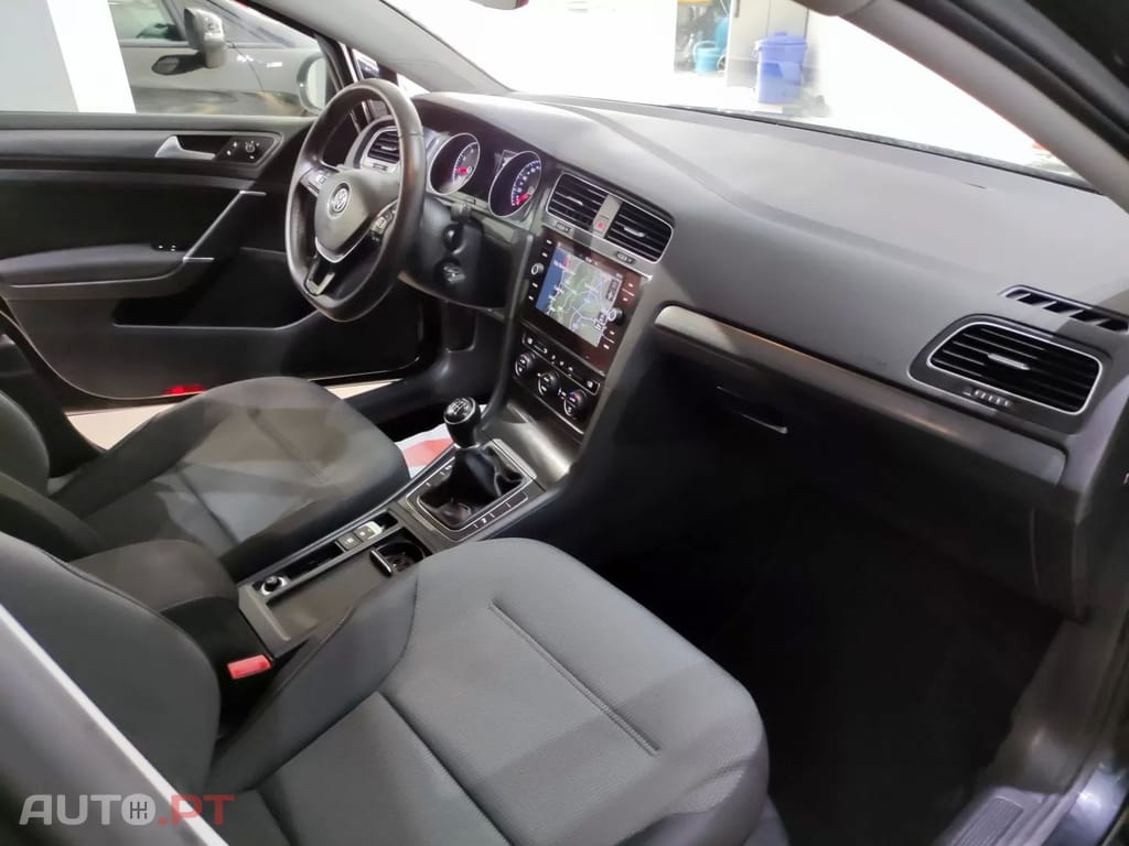 Volkswagen Golf 1.0 TSI Confortline