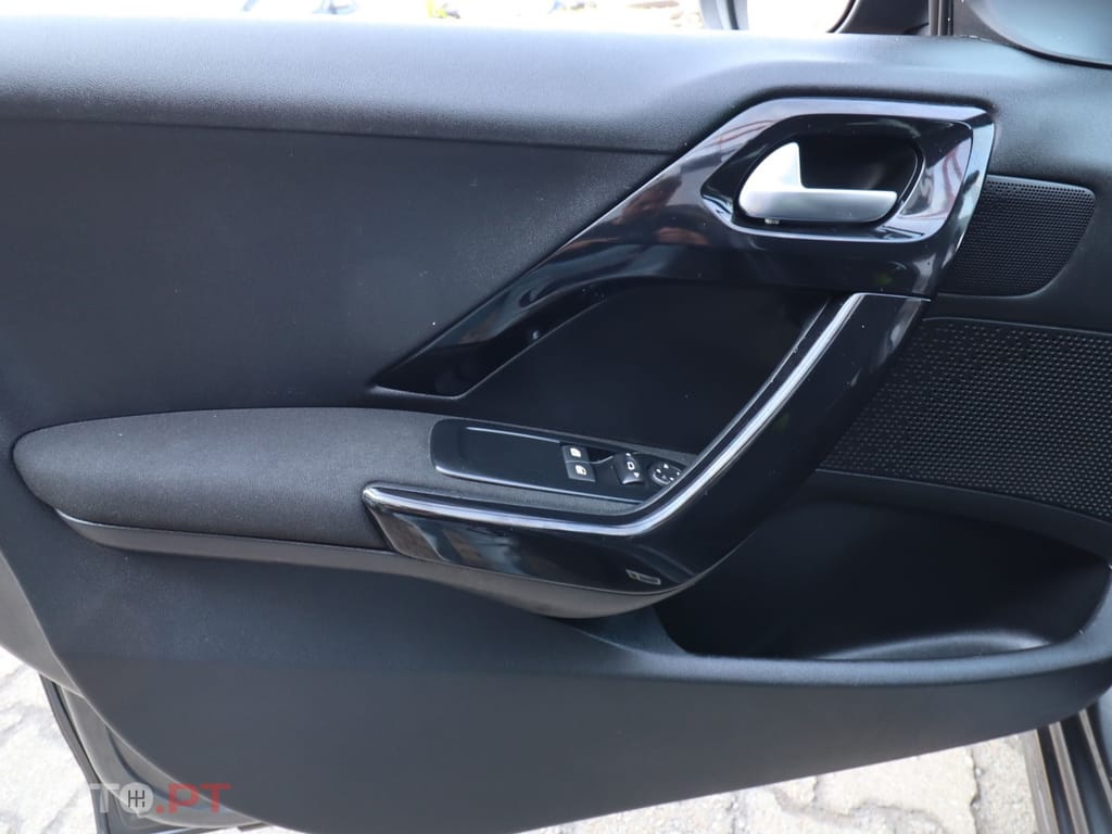 Peugeot 208 1.5 Hdi — fotografia 15
