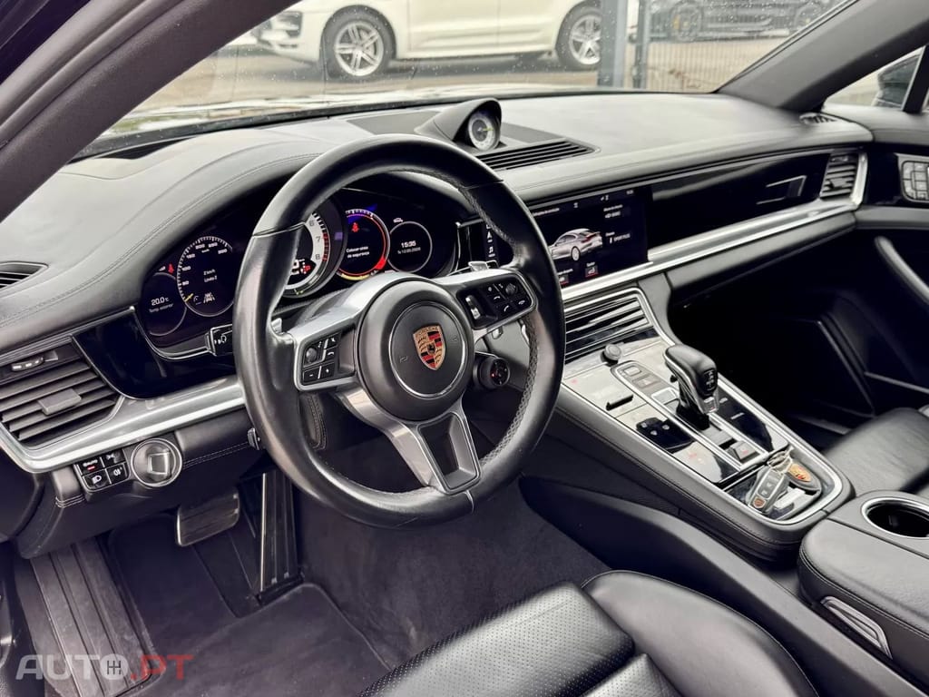 Porsche Panamera 4 E-Hybrid