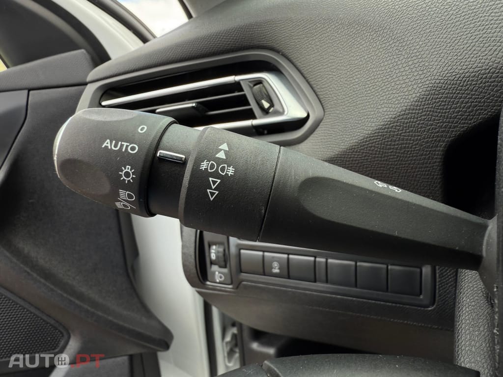 Peugeot 308 1.5 BlueHDi Style J17