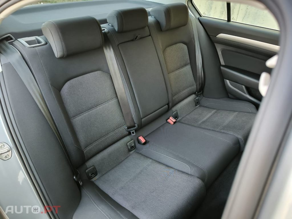 Volkswagen Passat 2.0 TDI Business P.DSG