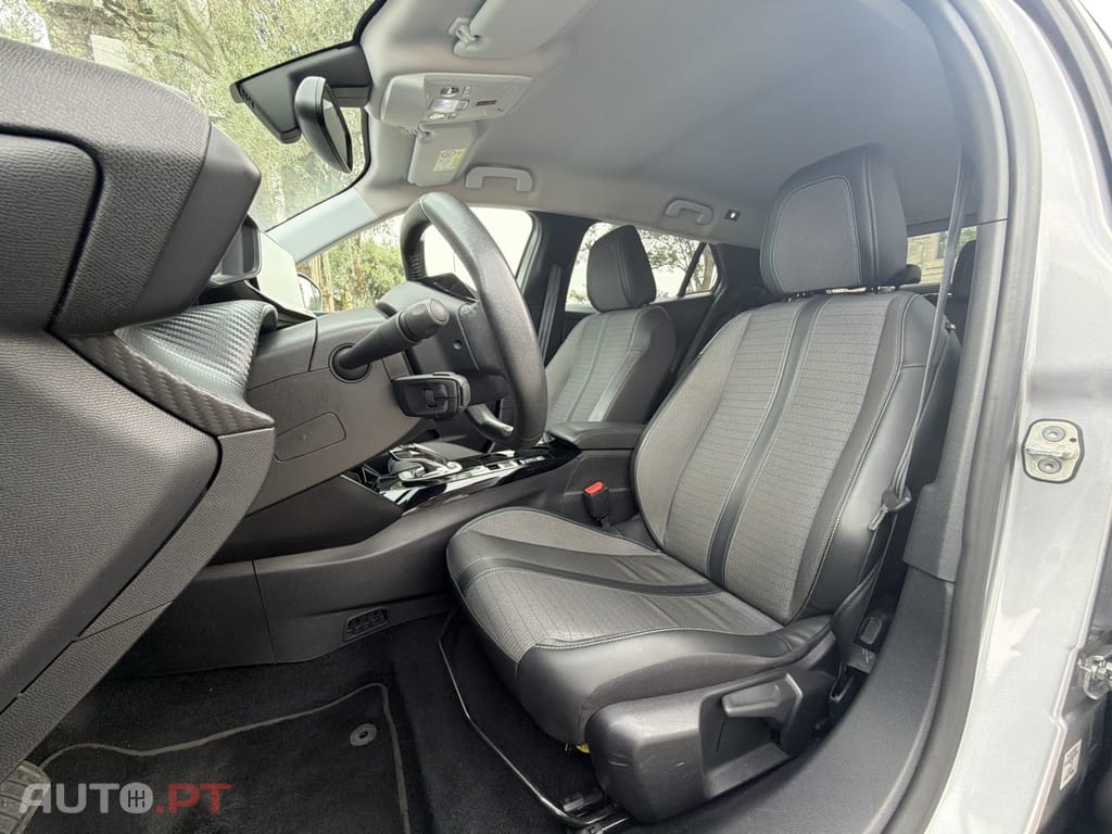 Peugeot E-2008 50 kWh Allure