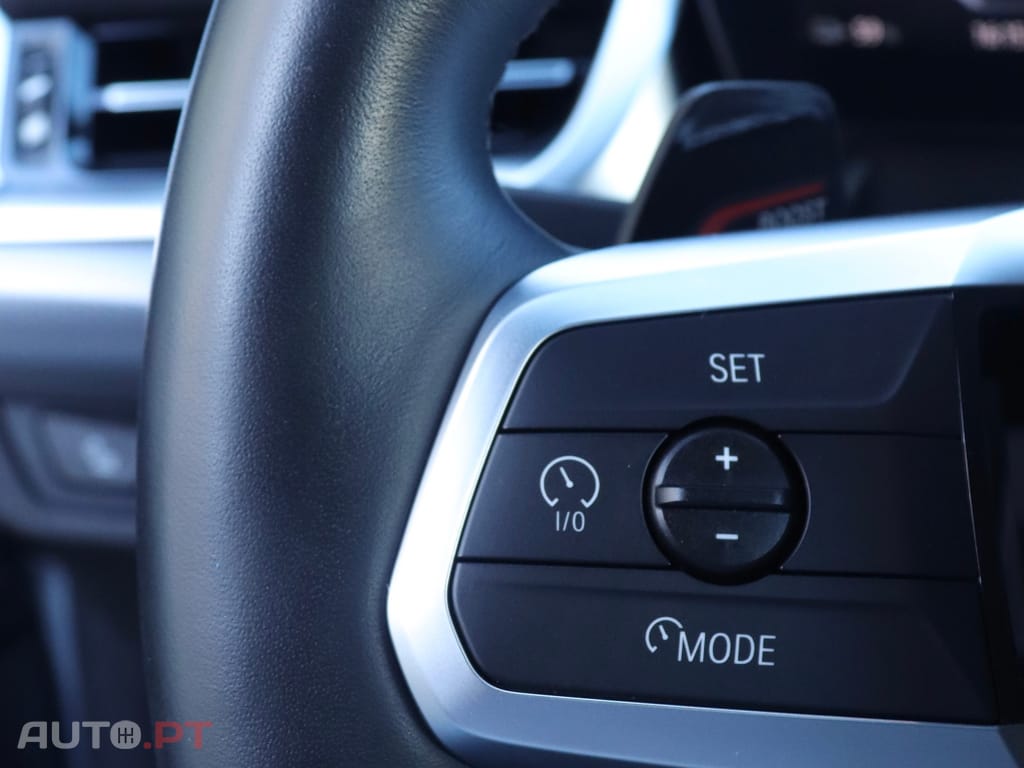 BMW iX2 eDrive20 Pack Desportivo M