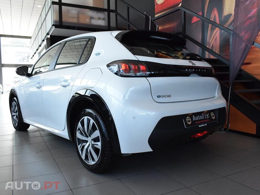 Peugeot E-208 50 kWh Active