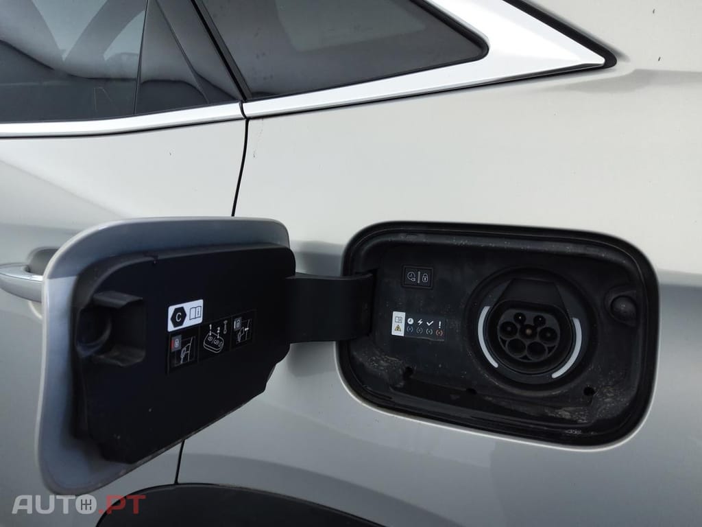DS DS7 Crossback E-Tense Performance Line+ EAT8