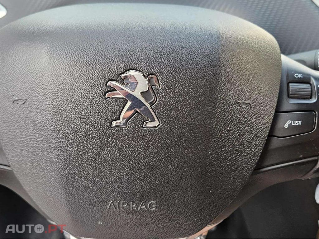 Peugeot 2008 1.2 VTi Allure