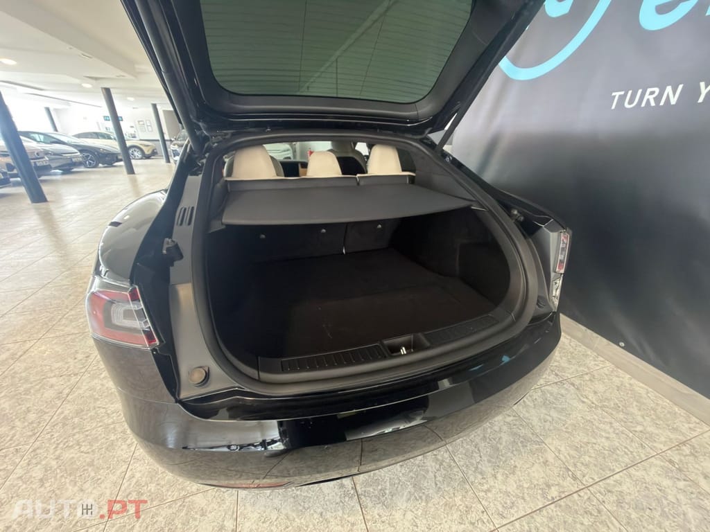 Tesla Model S Long Range