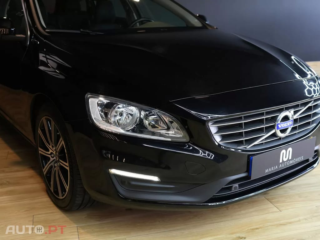 Volvo V60 2.4 D6 Momentum AWD Phev