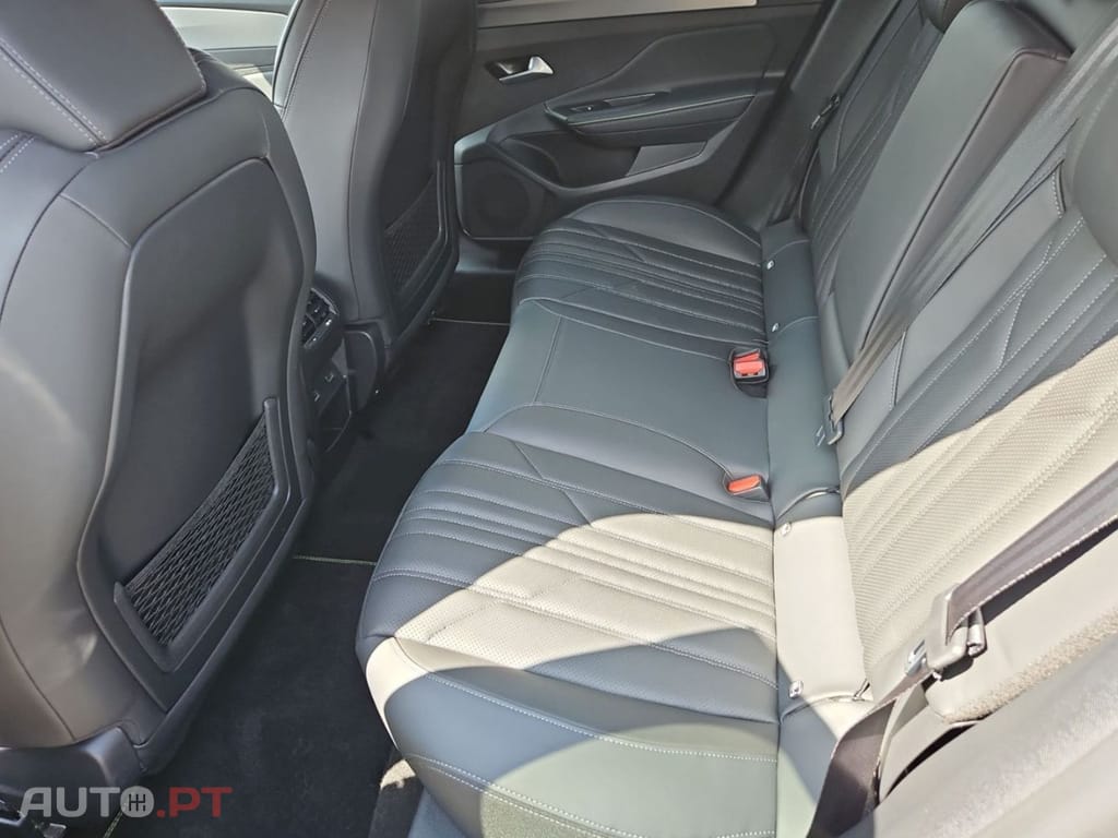 Peugeot 408 GT EAT8