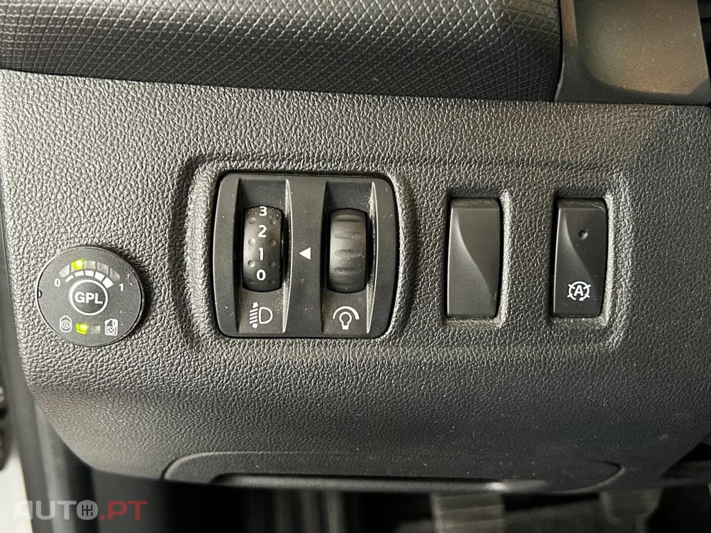 Renault Clio 0.9 TCe Limited Bi-Fuel
