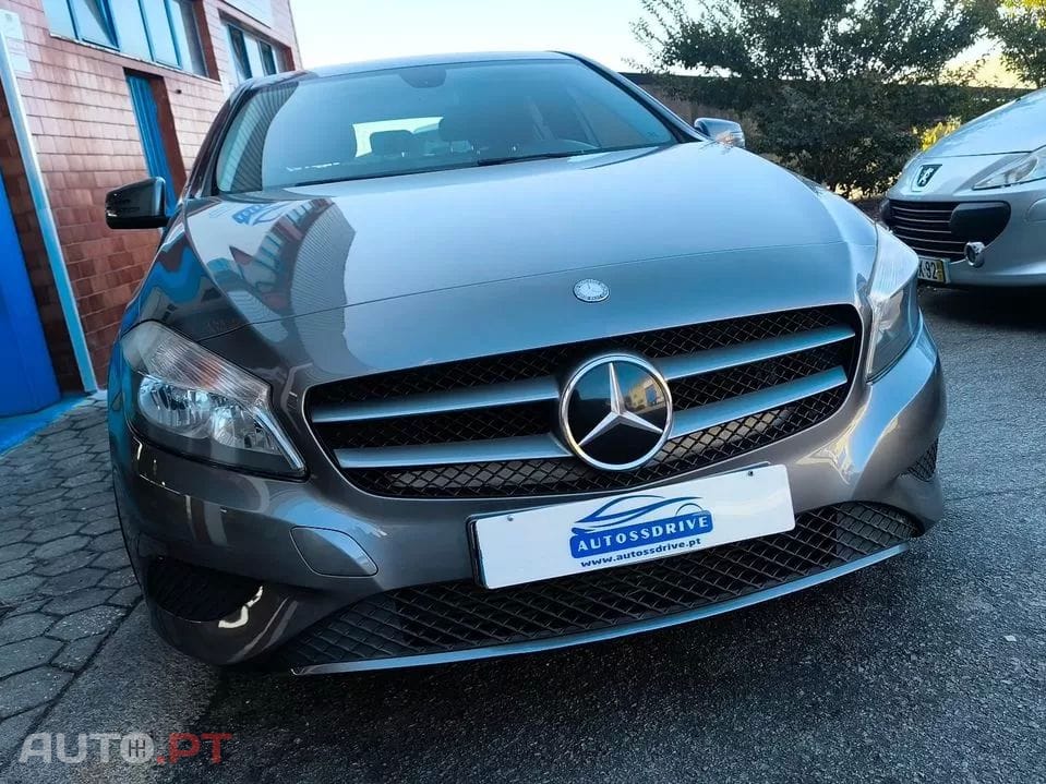 Mercedes-Benz A 180 CDI BlueEFFICIENCY — fotografia 9