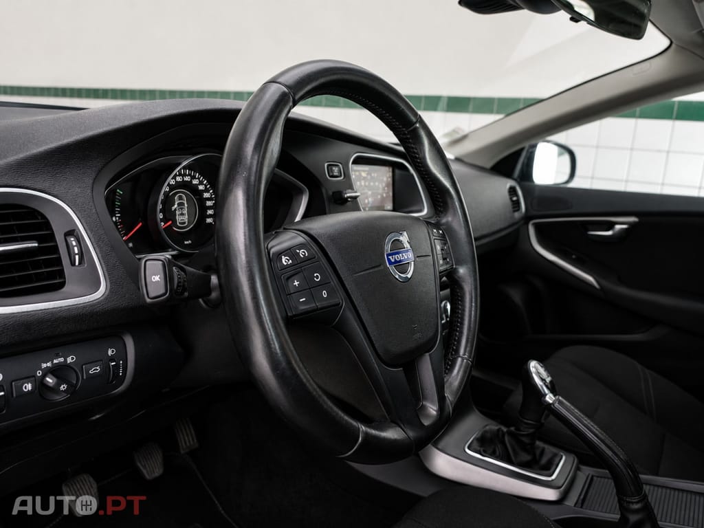 Volvo V40 Cross Country 1.6 D2 Momentum