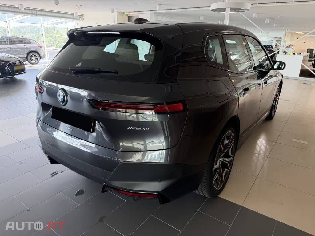 BMW iX xDrive 40