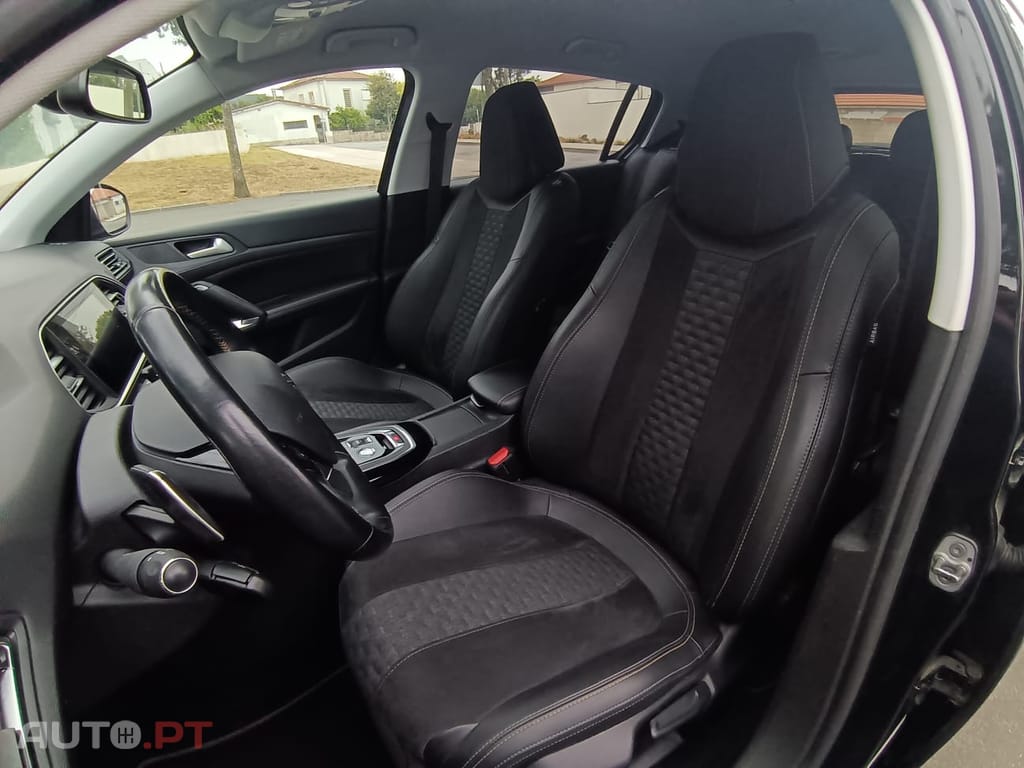 Peugeot 308 1.2 PureTech S&S Road Trip EAT8