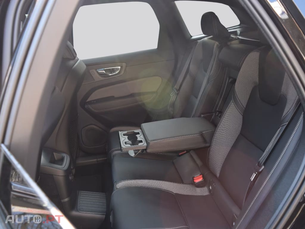 Volvo XC60 I.V.A DEDUTIVEL T8Plus Black Edition