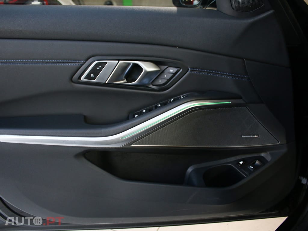 BMW 330 e Touring Pack Desportivo M Auto