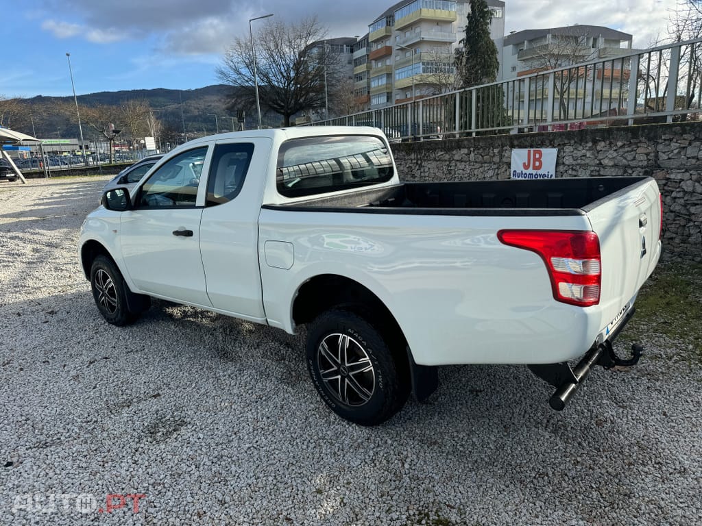 Mitsubishi L200 2.4 DI-D Club Invite 4WD