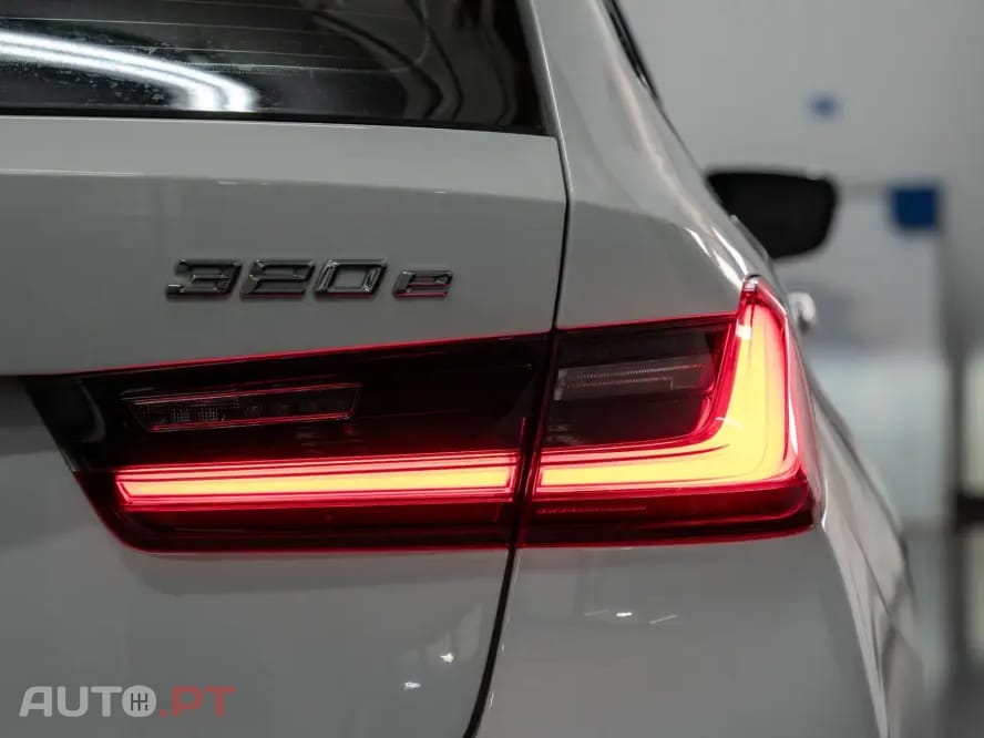 BMW 320 e Pack Desportivo M Auto