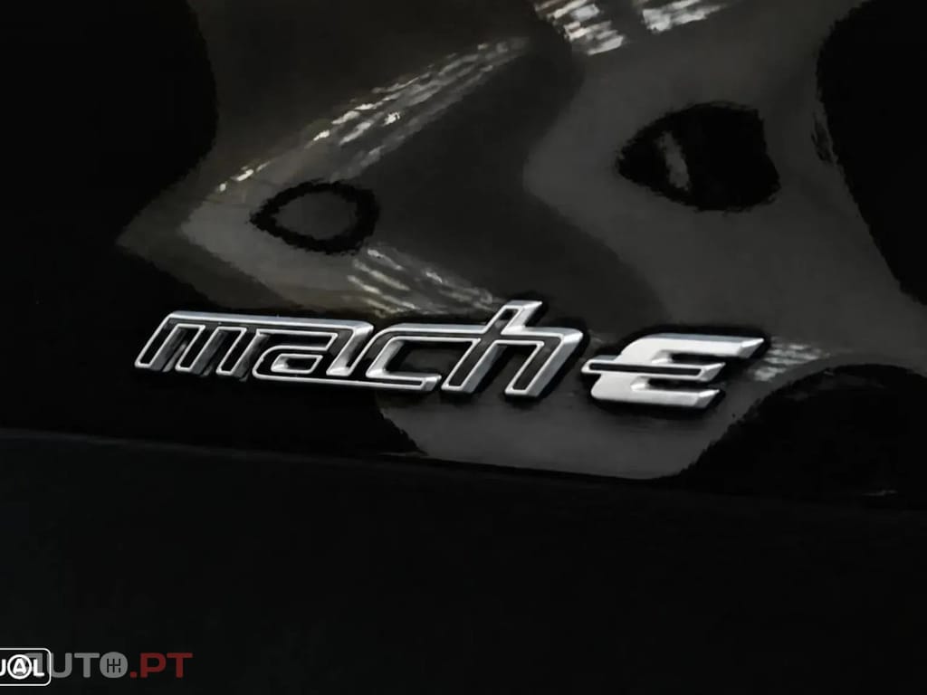 Ford Mustang Mach-E 75.7 kWh Base