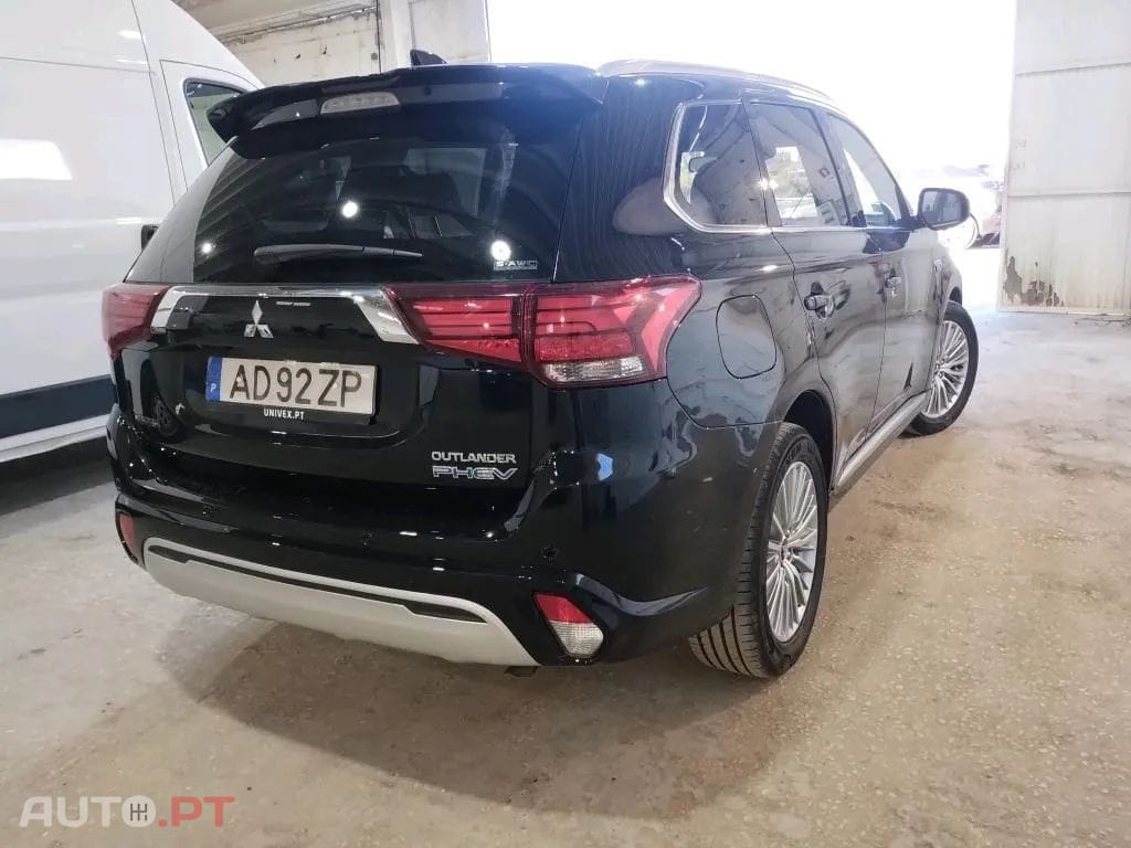 Mitsubishi Outlander 2.4 PHEV Instyle