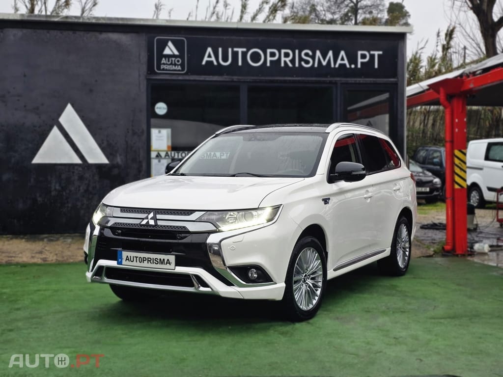 Mitsubishi Outlander 2.4L PHEV TWIN MOTOR 4WD INVITE