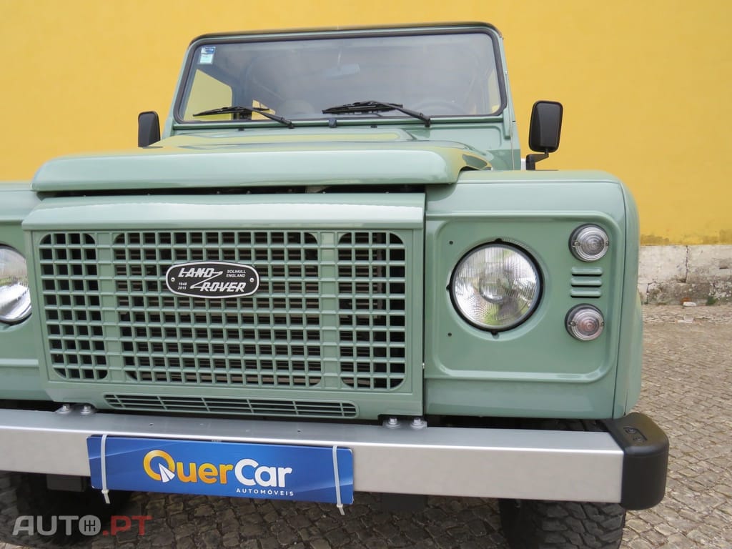 Land Rover Defender TD4 PUMA HERITAGE