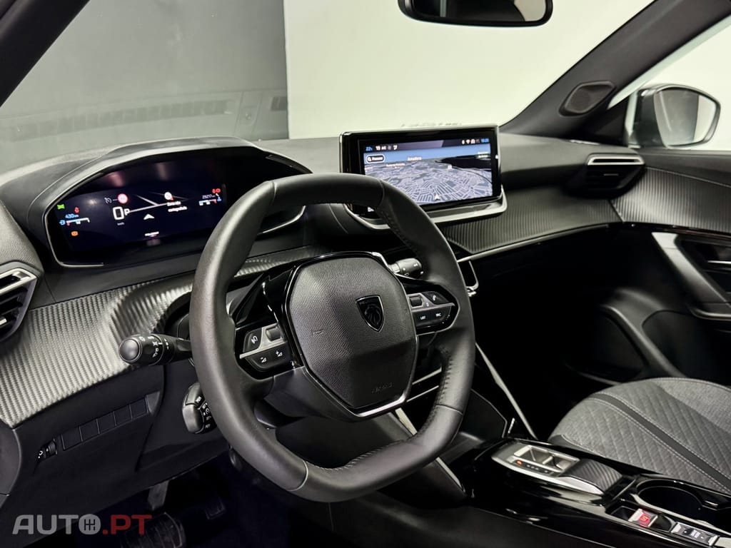 Peugeot 2008 1.2 PureTech Allure EAT8