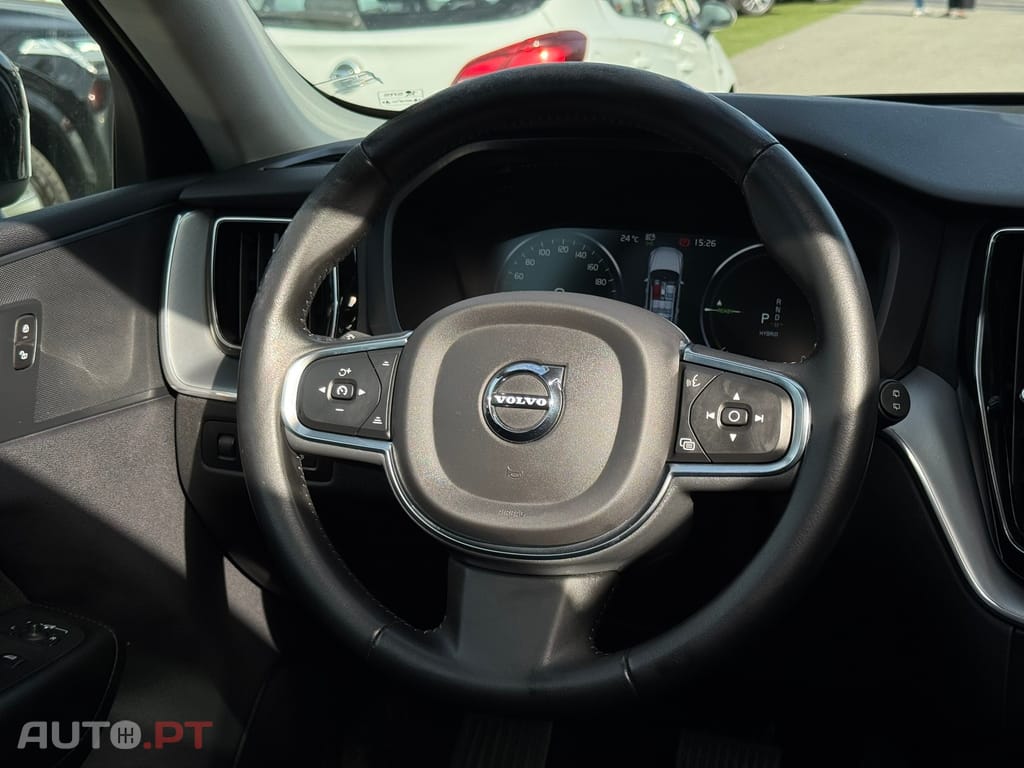 Volvo XC60 2.0 T8 PHEV Momentum Plus AWD
