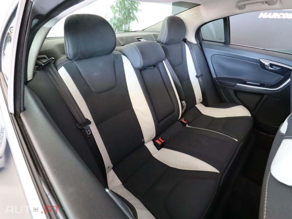 Volvo S60 2.0 D4 R-Design S/S Geartronic