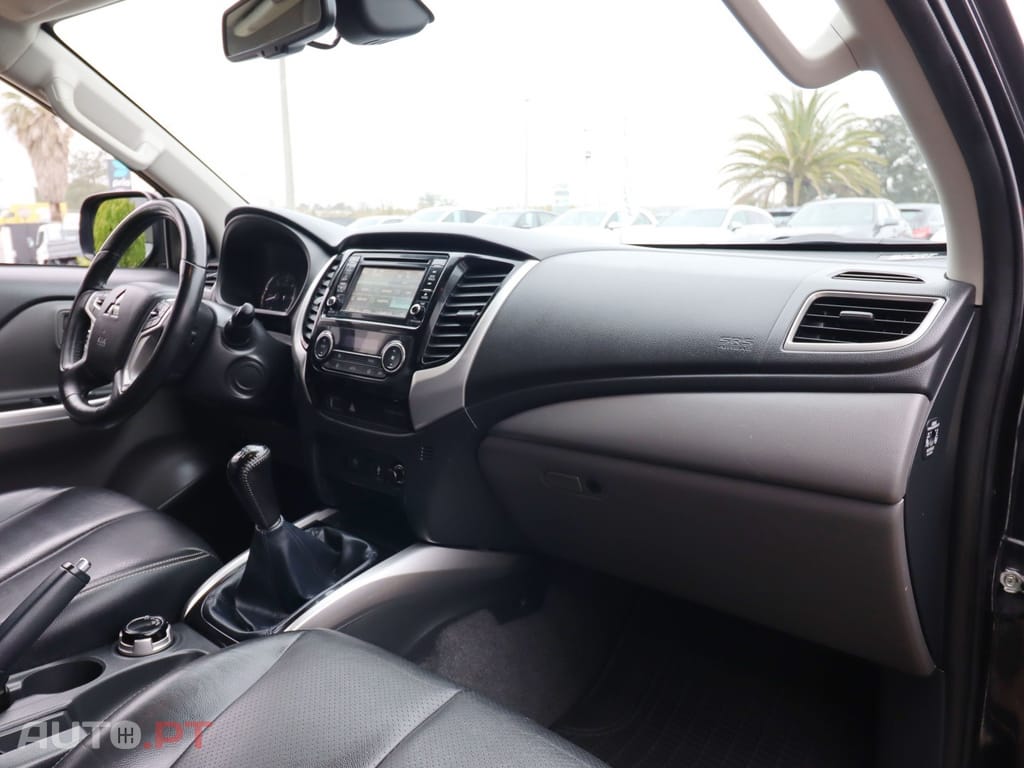 Mitsubishi L200 2.4 DI-D CD Instyle Sportb.Strakar 4WD