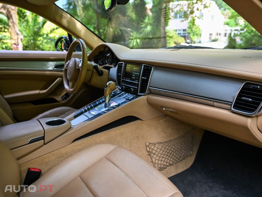 Porsche Panamera S Hybrid J19