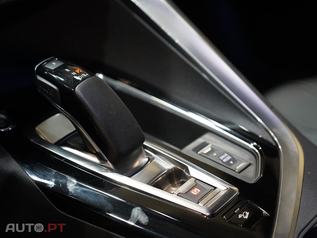 Peugeot 3008 1.6 Hybrid GT Line e-EAT8