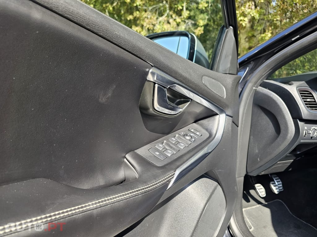 Volvo V40 1.6 D2 R-Design Momentum