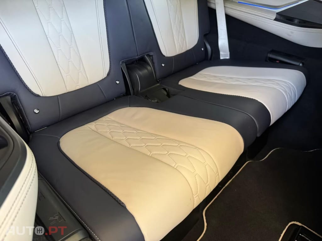 BMW X7 M50i
