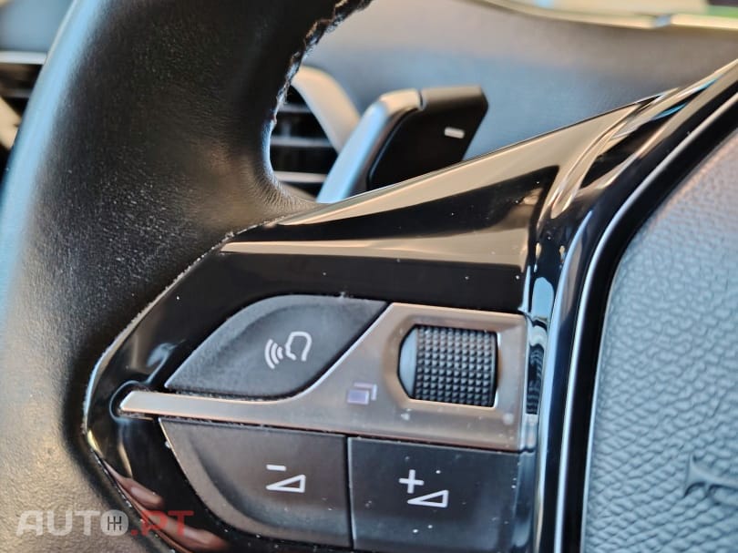 Peugeot 3008 Plug-In Hybrid 225 e-EAT8 Allure Pack