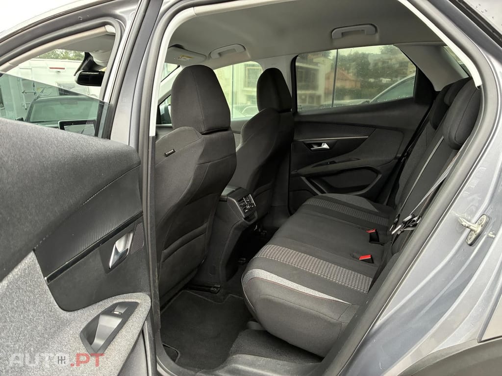 Peugeot 3008 1.5 BlueHDi Active